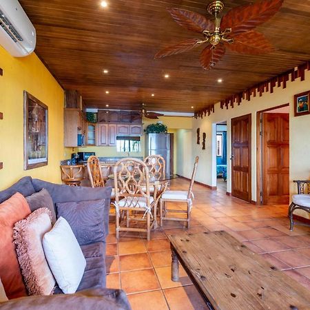 Warm Interiors And Orange Hues On Ground Floor In Front Of Beach Playa Flamingo Esterno foto