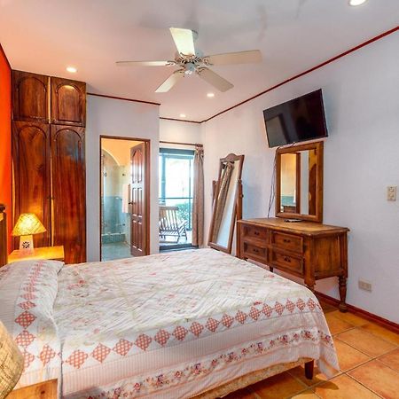 Warm Interiors And Orange Hues On Ground Floor In Front Of Beach Playa Flamingo Esterno foto