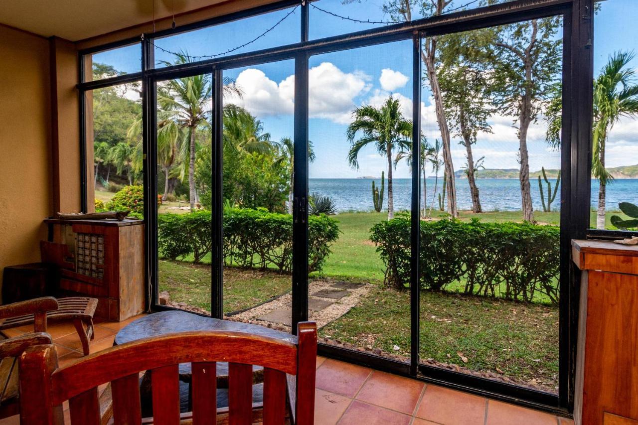 Warm Interiors And Orange Hues On Ground Floor In Front Of Beach Playa Flamingo Esterno foto