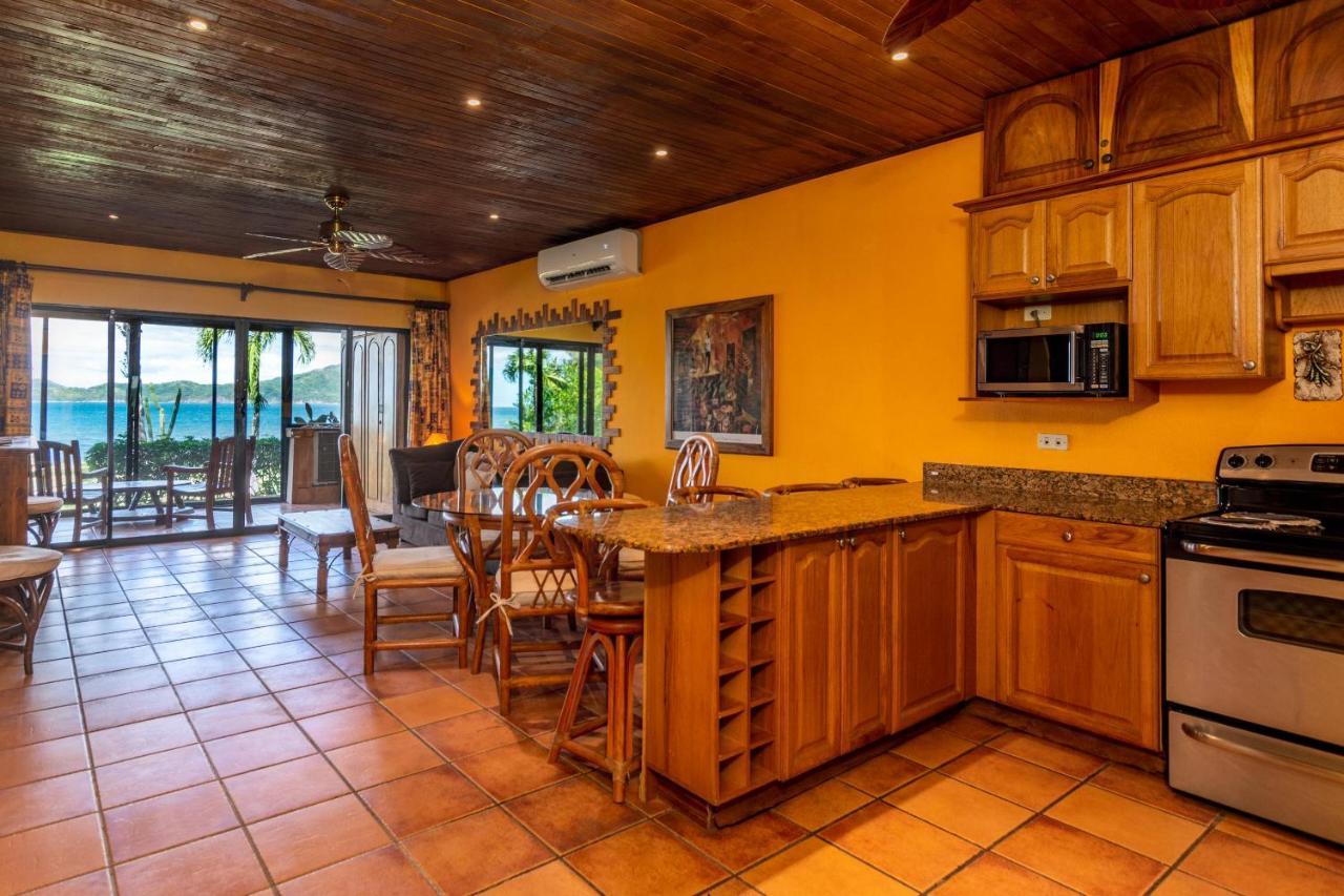 Warm Interiors And Orange Hues On Ground Floor In Front Of Beach Playa Flamingo Esterno foto