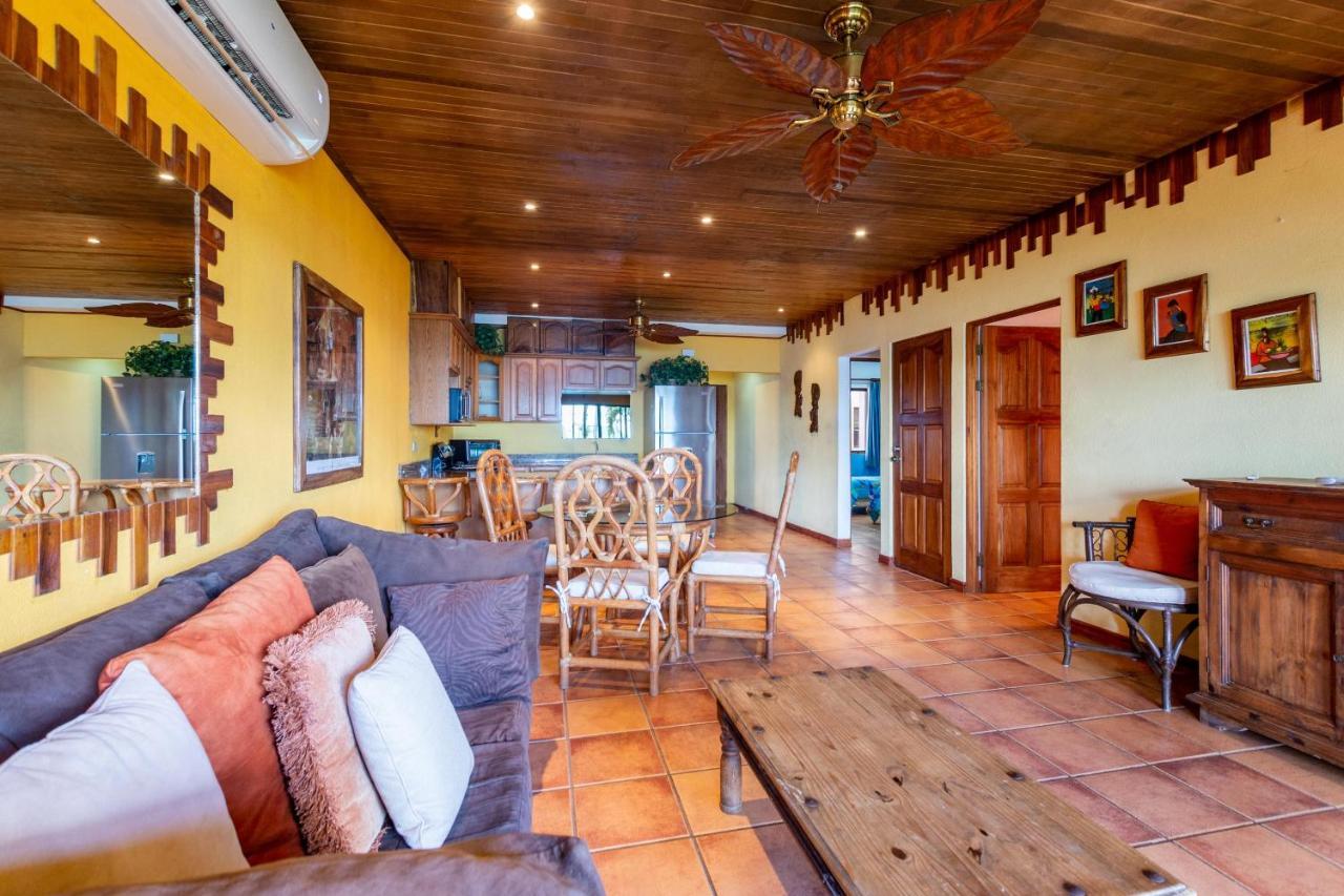 Warm Interiors And Orange Hues On Ground Floor In Front Of Beach Playa Flamingo Esterno foto