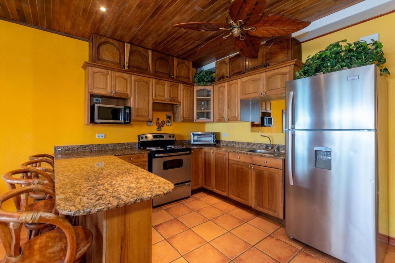 Warm Interiors And Orange Hues On Ground Floor In Front Of Beach Playa Flamingo Esterno foto