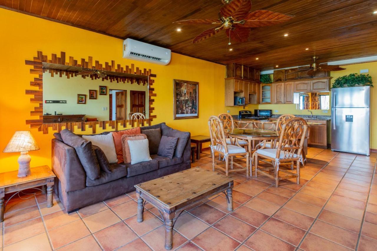 Warm Interiors And Orange Hues On Ground Floor In Front Of Beach Playa Flamingo Esterno foto