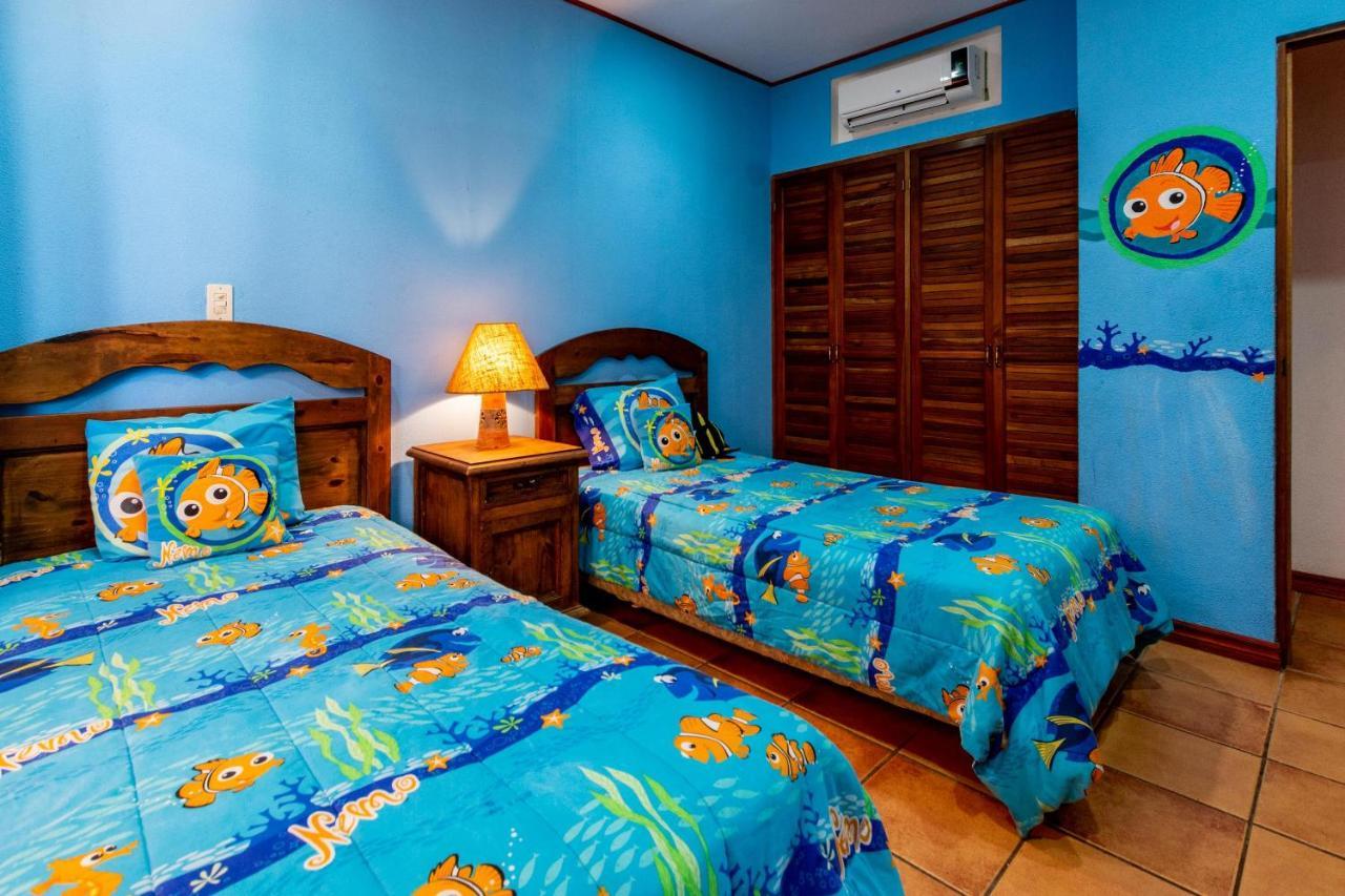 Warm Interiors And Orange Hues On Ground Floor In Front Of Beach Playa Flamingo Esterno foto