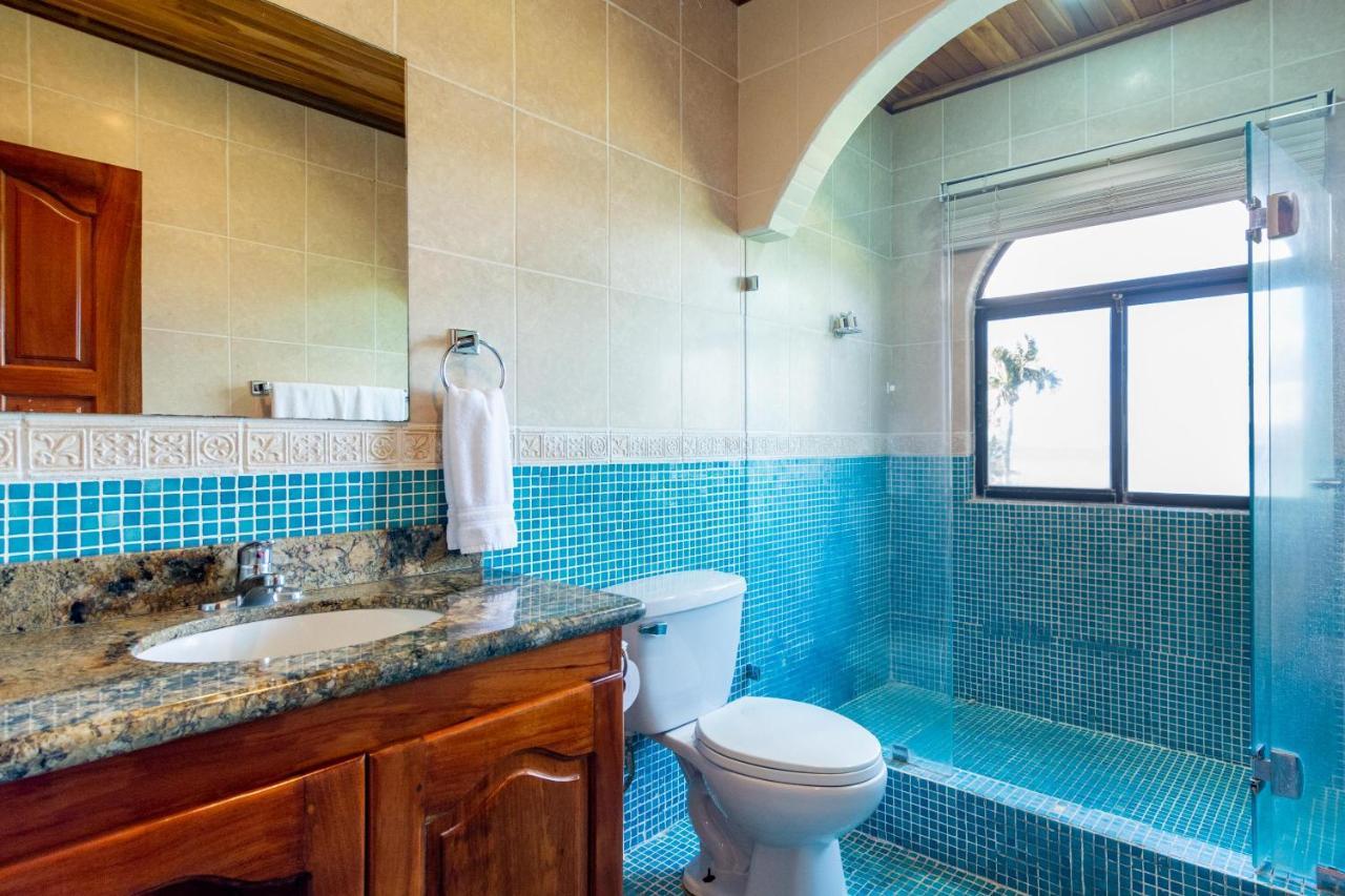 Warm Interiors And Orange Hues On Ground Floor In Front Of Beach Playa Flamingo Esterno foto