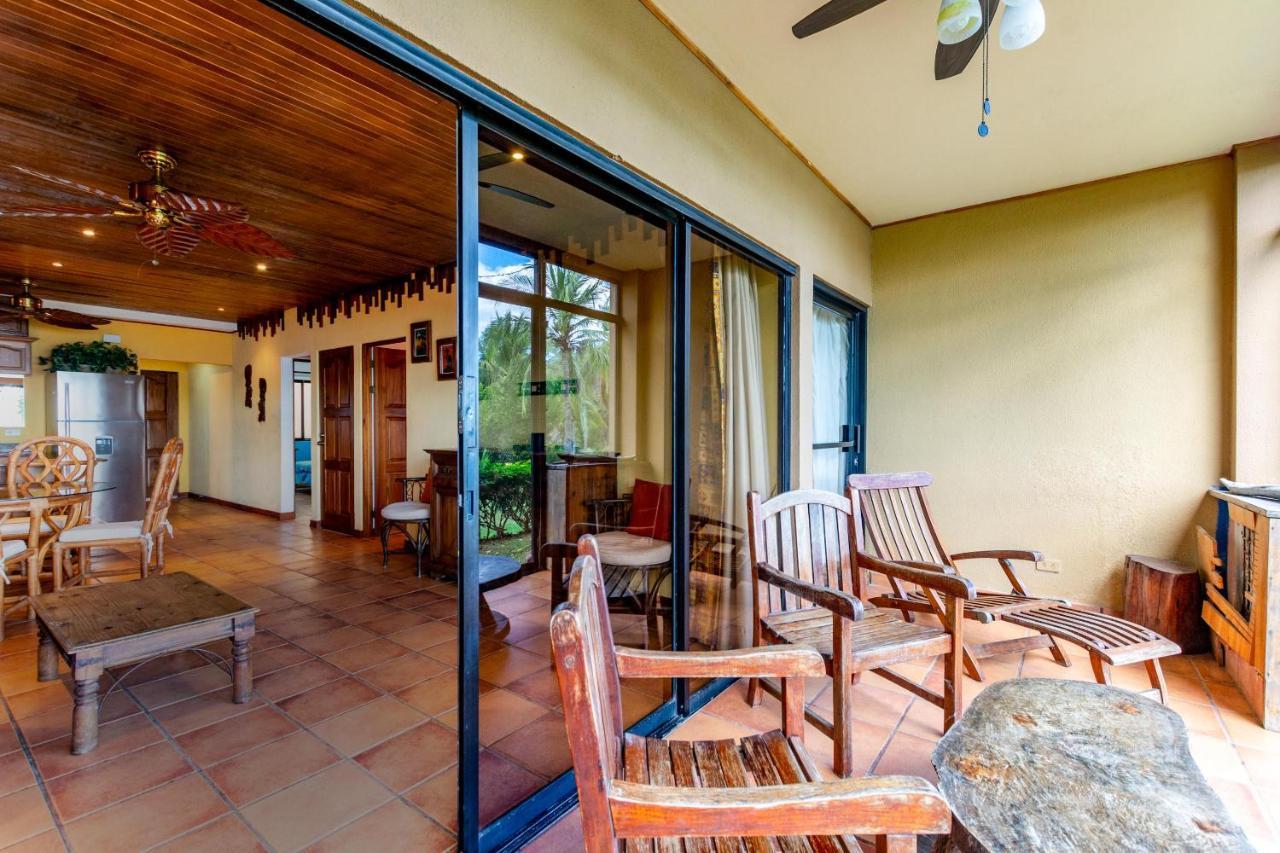 Warm Interiors And Orange Hues On Ground Floor In Front Of Beach Playa Flamingo Esterno foto