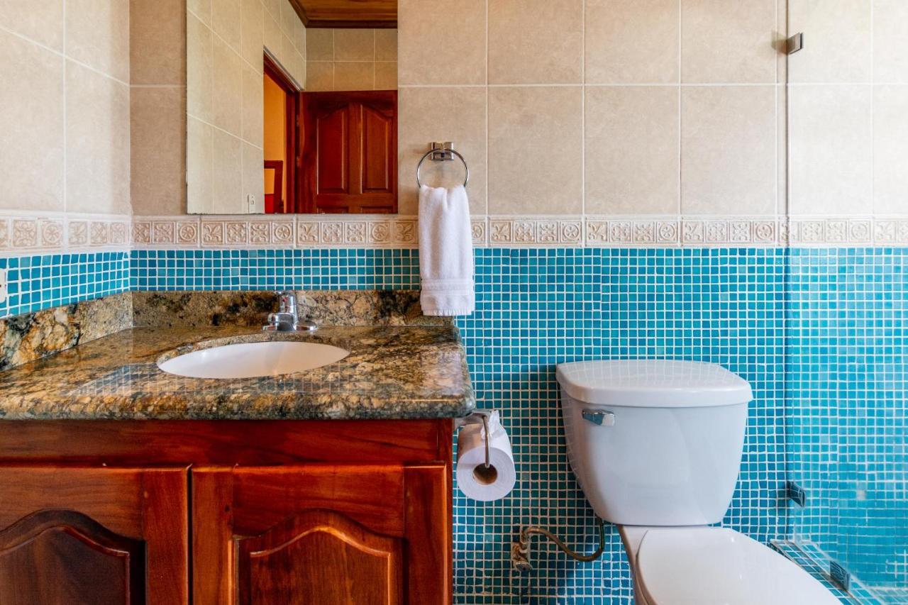 Warm Interiors And Orange Hues On Ground Floor In Front Of Beach Playa Flamingo Esterno foto