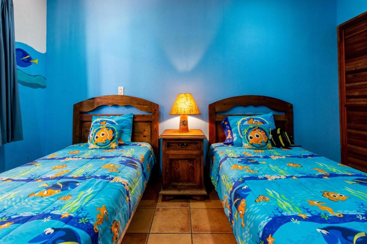 Warm Interiors And Orange Hues On Ground Floor In Front Of Beach Playa Flamingo Camera foto